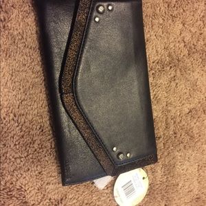 The sak travel clutch